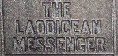 Gros plan de l’inscription sur la tombe de Charles Russell